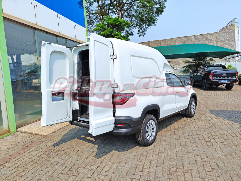 Capota de Fibra Furgão Carga Alta para Fiat Strada com dua portas com chave e vedação.